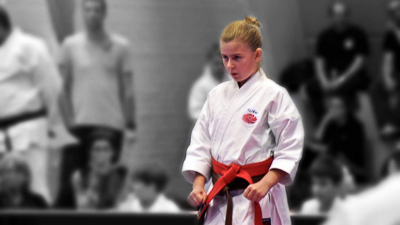 Traditionel karatetræning – Ideel aktivitet for børn?